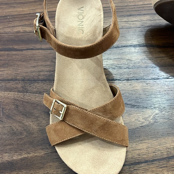 Vionic wedge sandals size 10 never worn - Picture 3 of 4